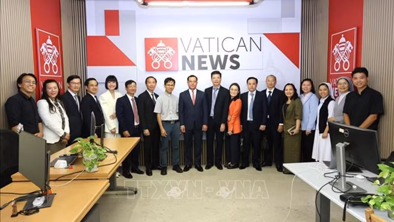 vna-potal-bo-truong-dan-toc-va-ton-giao-tham-lam-viec-tai-bo-truyen-giao-cua-toa-thanh-vatican-201617823-stand.jpg