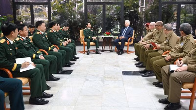 vna-potal-dai-tuong-nguyen-tan-cuong-tham-va-lam-viec-tai-cuba-stand.jpg