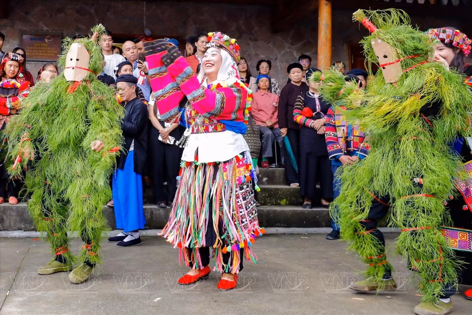 09-lo-lo-chai-village-ava.jpg