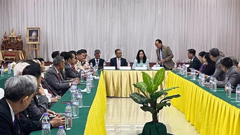 Замминистра иностранных дел Ле Тхи Тху Ханг на рабочей встрече с Исполнительным комитетом Общества вьетнамцев в Таиланде. Фото: МИД Вьетнама