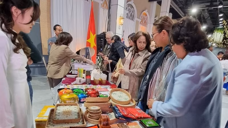 Стенд Вьетнама на ярмарке. Фото: Посольство Вьетнама в Монголии