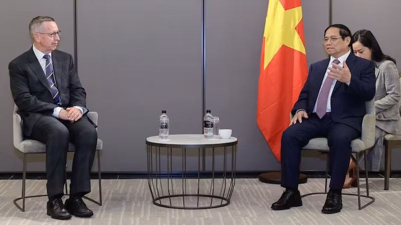 Премьер-министр Фам Минь Тьинь и ректор Университета Вайкато Нил Куигли. Фото: ВИА Премьер-министр Фам Минь Тьинь и ректор Университета Вайкато Нил Куигли. Фото: ВИА