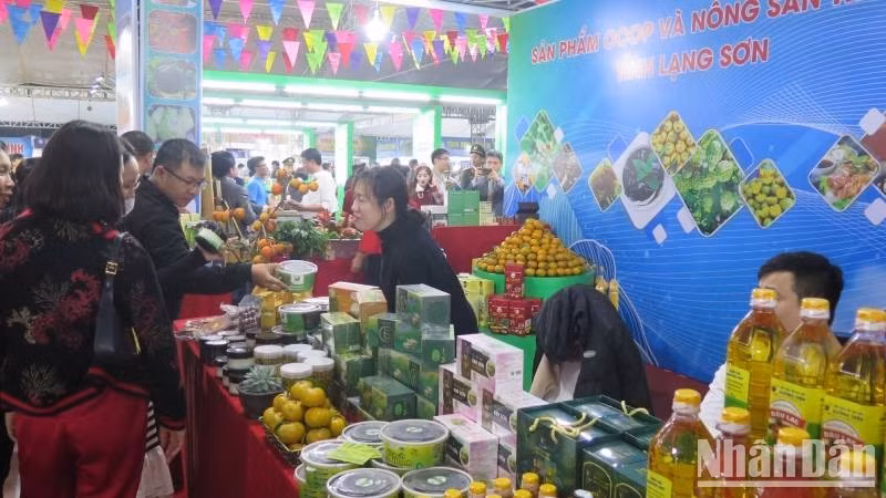 На ярмарке представлены продукты, характерные для провинции Лангшон. На ярмарке представлены продукты, характерные для провинции Лангшон.