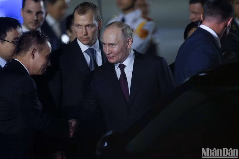 Президент Владимир Путин и высокопоставленная делегация России совершают государственный визит во Вьетнам 19 и 20 июня. Президент Владимир Путин и высокопоставленная делегация России совершают государственный визит во Вьетнам 19 и 20 июня.