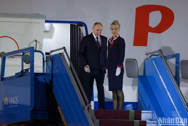 Президент России Владимир Путин посещает Вьетнам с государственным визитом.