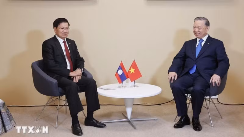 Генеральный секретарь ЦК КПВ, Президент То Лам (справа) и Генеральный секретарь ЦК НРПЛ, Президент Лаоса Тхонглун Сисулит. Фото: ВИА