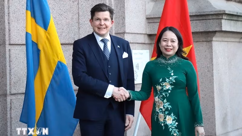 Вице-президент Вьетнама Во Тхи Ань Суан (справа) и Председатель Парламента Швеции Андреас Норлен. Фото: ВИА
