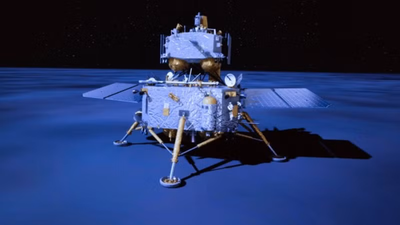 2 июня 2024 года космический аппарат «Чанъэ-6» успешно совершил посадку на обратной стороне Луны. В заявлении Китайского национального космического управления (CNSA) сообщается, что при поддержке ретрансляционного спутника «Цюэцяо-2» посадочный модуль и взлётный блок «Чанъэ-6» успешно приземлились в назначенном районе бассейна Южный полюс – Эйткен на Луне. Фото: Синьхуа/ВИA 2 июня 2024 года космический аппарат «Чанъэ-6» успешно совершил посадку на обратной стороне Луны. В заявлении Китайского национального космического управления (CNSA) сообщается, что при поддержке ретрансляционного спутника «Цюэцяо-2» посадочный модуль и взлётный блок «Чанъэ-6» успешно приземлились в назначенном районе бассейна Южный полюс – Эйткен на Луне. Фото: Синьхуа/ВИA