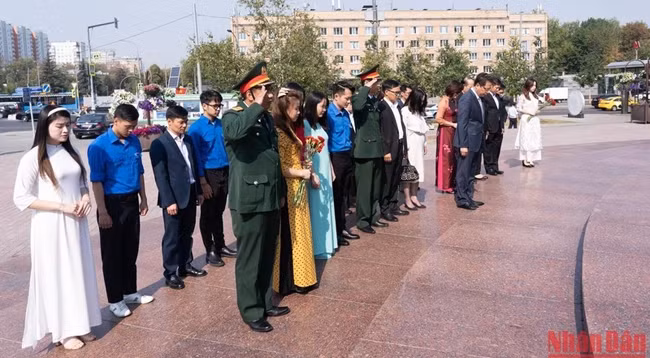 Участники церемонии. Фото: Тхань Тхэ