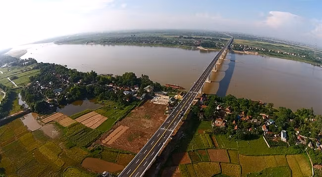 Красная река гордится своей историей и величественностью. Фото: hanoimoi.com.vn