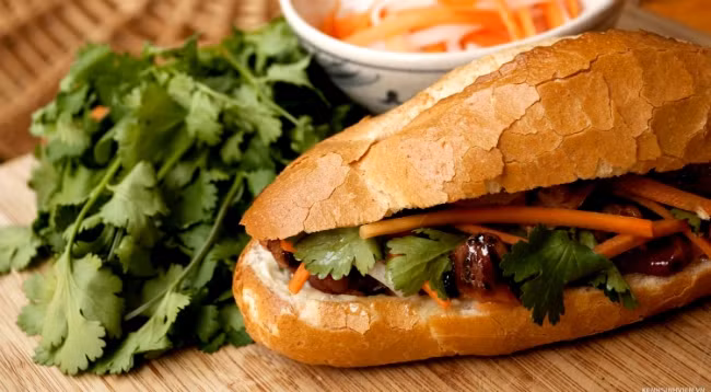 Бань-ми представляет собой самую вкусную уличную еду мира