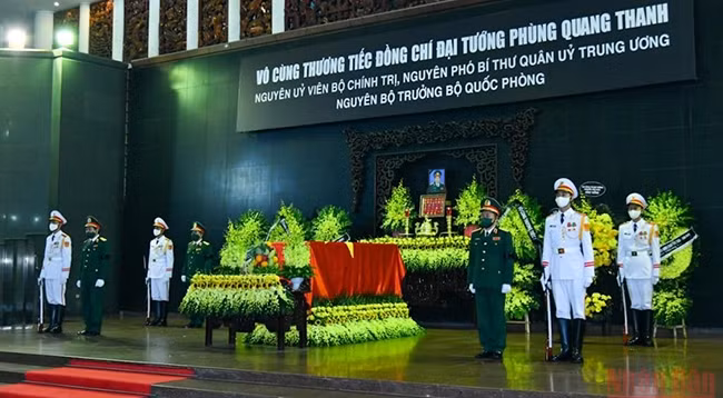 Церемония прощания с товарищем Фунг Куанг Тханем началась в 7 часов утра.