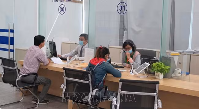 Однодверная система приема и обработки административных процедур Департамента планирования и инвестиций (Административный центр провинции Биньзыонг). Фото: VNA