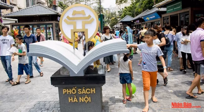 Книжная улица в Ханое. Фото: Тхань Тхе