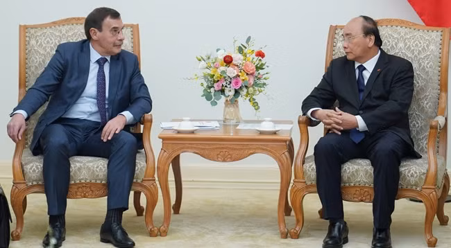 Премьер-министр Вьетнама Нгуен Суан Фук принимает г-на А.С. Чоботова. Фото: VGP