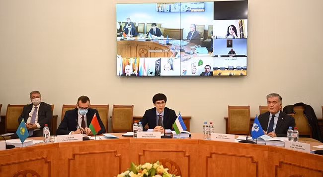 Вел заседание Полномочный представитель Республики Узбекистан в Комиссии по экономическим вопросам Шорух Гуламов. Фото: cis.minsk.by