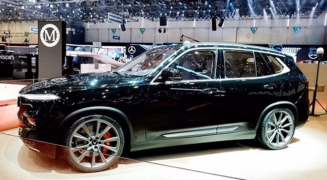 Модель внедорожника VinFast Lux V8. Фото: laodong.vn