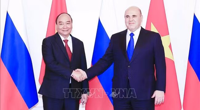 Президент Вьетнама Нгуен Суан Фук (слева) и Председатель Правительства России Михаил Мишустин. Фото: VNA
