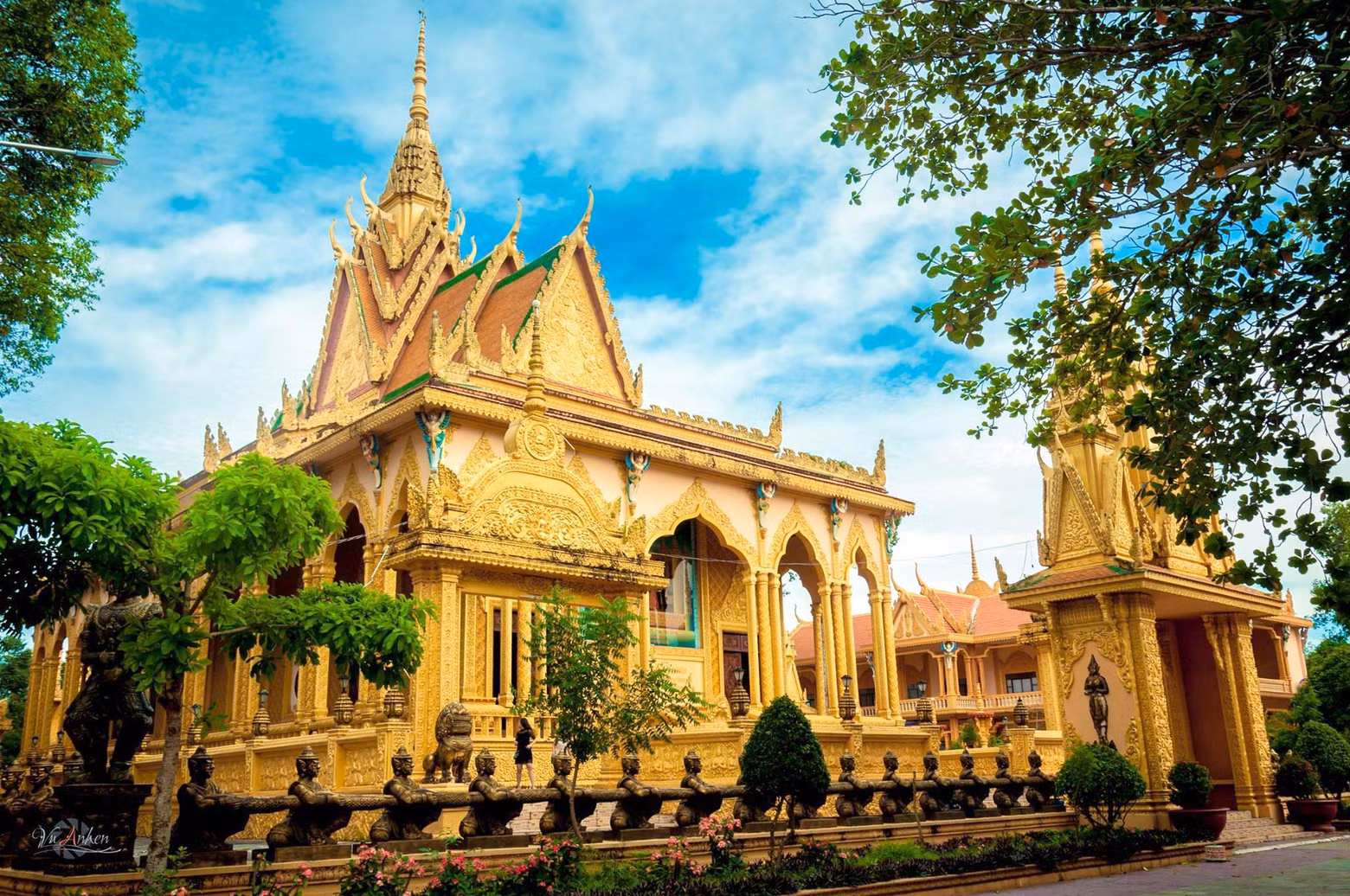 Главный зал пагоды. Фото: thamhiemmekong.com
