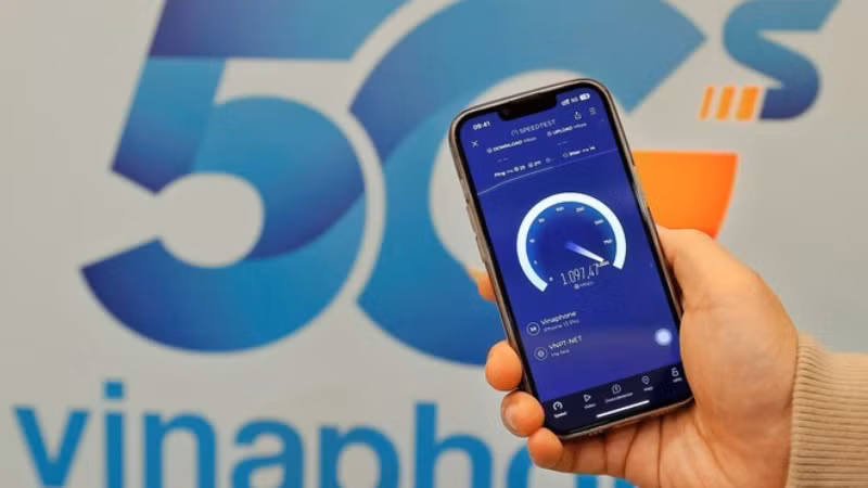 VinaPhone 5G является пионером в использовании самого современного оборудования и технологий, обеспечивая самую высокую скорость интернета 5G во Вьетнаме на основе превосходного частотного диапазона 3 700 – 3 800 МГц.