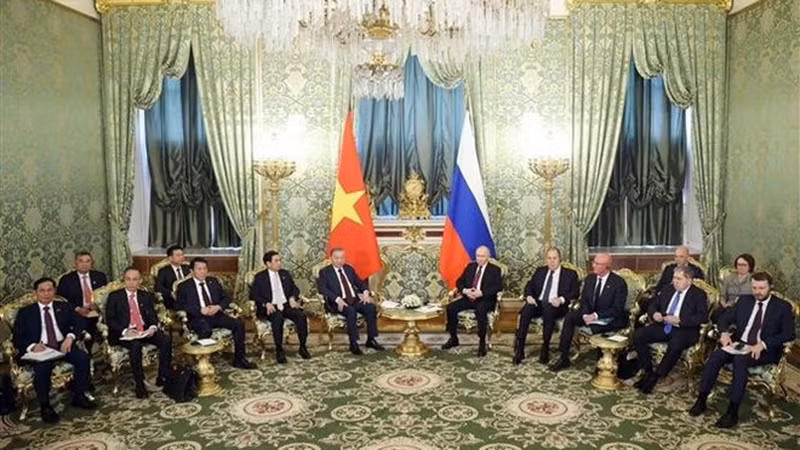 Генеральный секретарь ЦК КПВ То Лам проводит переговоры с Президентом России Владимиром Путиным в Кремлевском дворце в Москве 10 мая (по местному времени). Фото: ВИA
