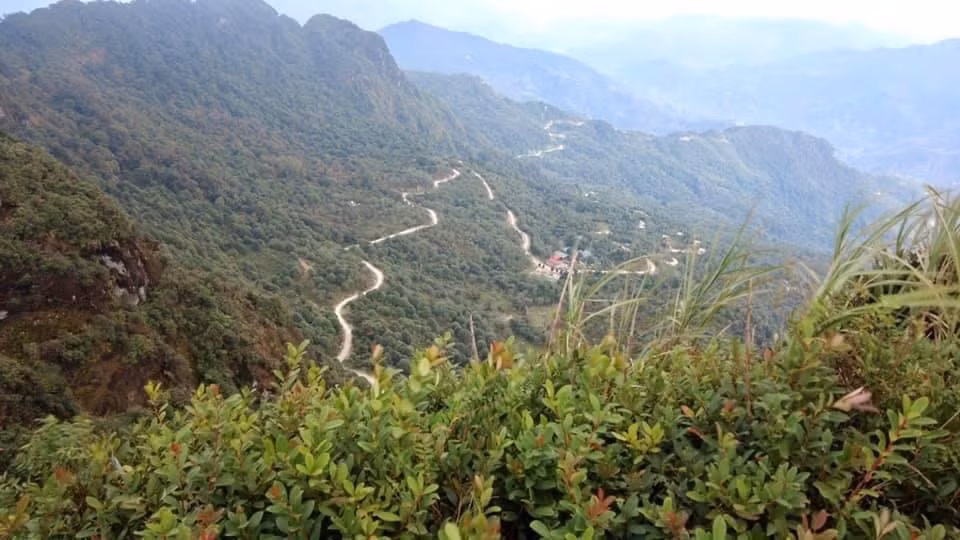 Дорога к вершине Тьиеулаутхи. Фото: tuyengiao.hagiang.gov.vn