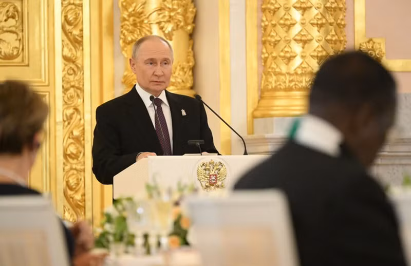 Президент Российской Федерации Владимир Путин выступает на мероприятии. Фото: Kremlin.ru Президент Российской Федерации Владимир Путин выступает на мероприятии. Фото: Kremlin.ru