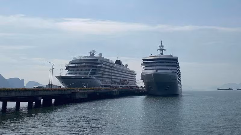 Лайнер Viking Orion и лайнер Silver Muse пришвартовываются в порту Хонгай. Фото: vneconomy.vn Лайнер Viking Orion и лайнер Silver Muse пришвартовываются в порту Хонгай. Фото: vneconomy.vn
