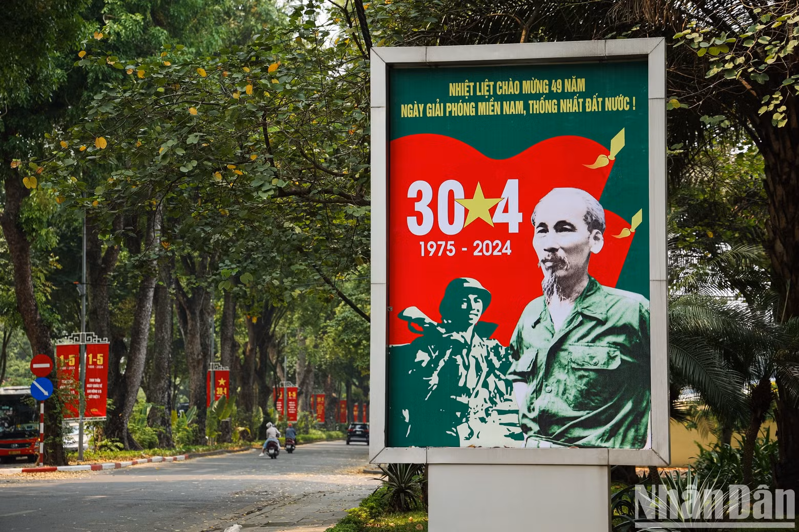 Праздничная атмосфера на улицах Ханоя. Праздничная атмосфера на улицах Ханоя.