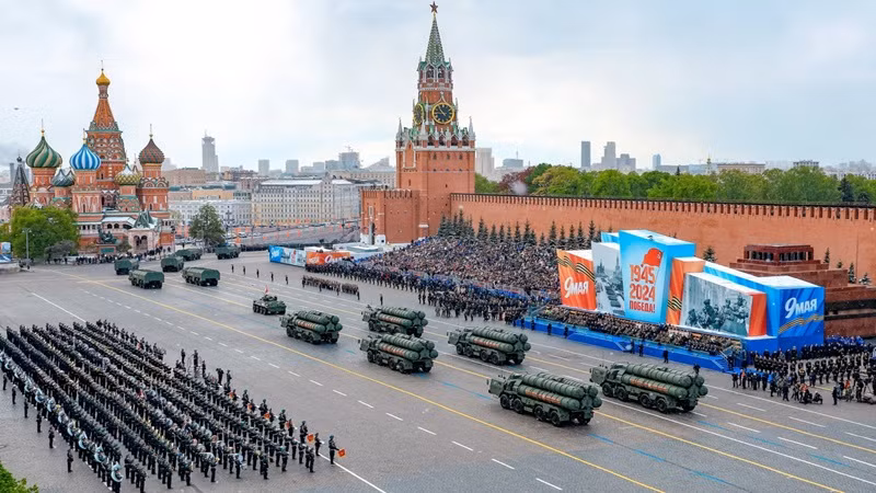 Зенитные ракетные системы С-400 «Триумф» едут по Красной площади. Фото: ТАСС Зенитные ракетные системы С-400 «Триумф» едут по Красной площади. Фото: ТАСС