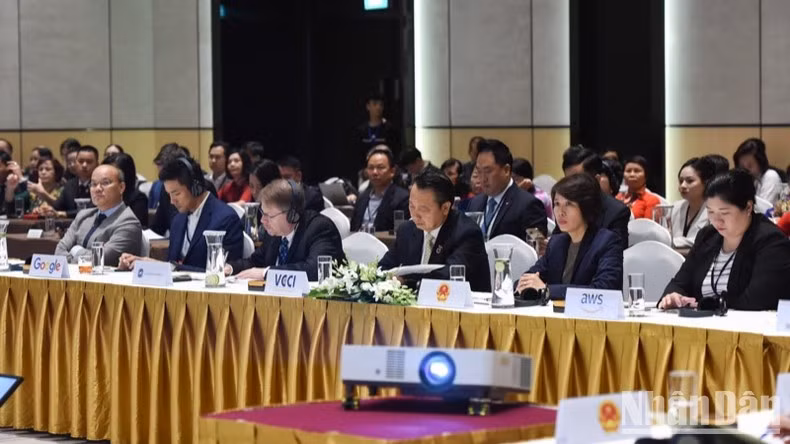 Участники бизнес-саммита. Фото: Чан Хай