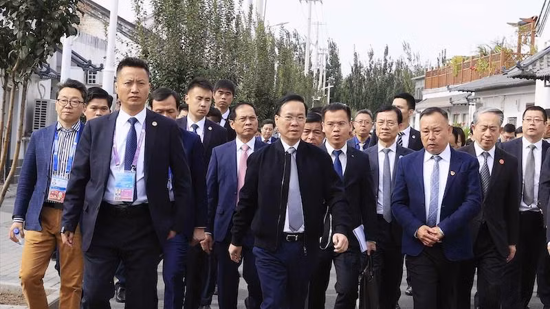 Президент Во Ван Тхыонг посещает село Сяолу – передовую модель деревни нового типа Пекина. Фото: ВИА Президент Во Ван Тхыонг посещает село Сяолу – передовую модель деревни нового типа Пекина. Фото: ВИА
